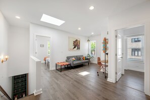 Interior - LUX 3-Level Chicago Home +garage & patio (Chicago)