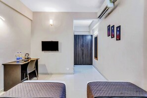 Deluxe Room, City View | Egyptian cotton sheets, premium bedding, desk, laptop workspace - UPAR Hotels Nearby Bagmane Tech Park (Bengaluru)