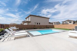 室外游泳池,恒温泳池