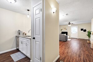 Interior - Peaceful retreat-like 2 bed/2.5 bath unit near Northwest SA/Med Center/Airport (San Antonio)