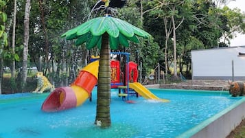 Casa, 4 quartos, acessível, para fumantes | Área infantil