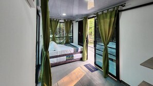 A room with a bed, a window with curtains, and a view of the outdoors. - Encanto Llanero Xkpdestinations (Villavicencio)