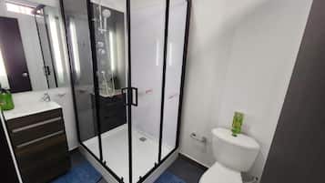 House, 4 Bedrooms, Accessible, Smoking | Bathroom