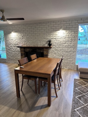 Dining - Peaceful tranquil country escape  - Crystal Creek Estate  (Crystal Creek)