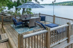 Outdoor dining - Waterfront Home | Private Dock | Dog Friendly | Canoe | Kayaks | Swim -Tennis - Golf (Waleska)