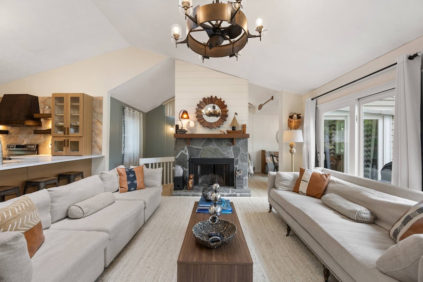 Waterfront Home | Private Dock | Dog Friendly | Canoe | Kayaks | Swim -Tennis - Golf - Canton, GA