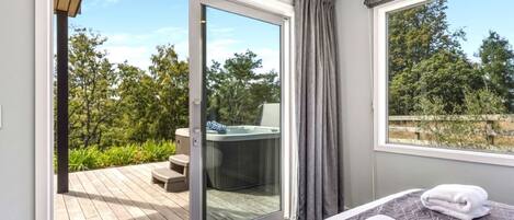 4 bedrooms, iron/ironing board, free WiFi