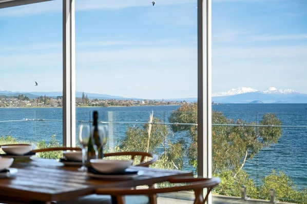 Dining - Linger Lakeside Stunning Views (Taupo)