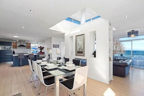 Dining - Ultimate Lakefront Location with Hot Tub (Taupo)