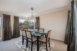 Dining - Tui Lookout Hot Tub and Views (Taupo)
