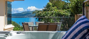 Tui Lookout Hot Tub and Views