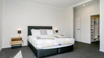 3 bedrooms, iron/ironing board, free WiFi