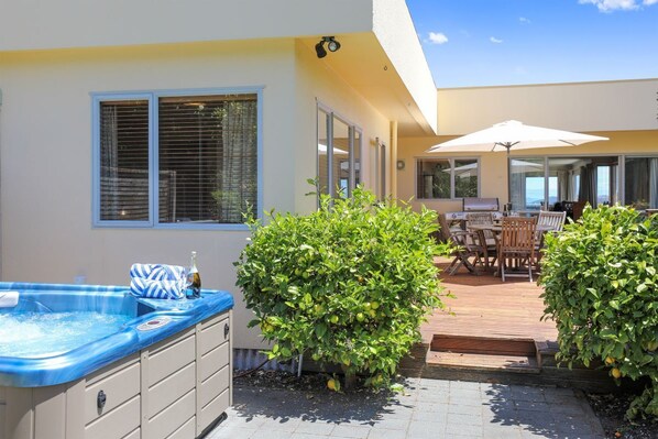 Outdoor dining - Top of the Lake in Taupo (Taupo)