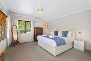 4 bedrooms, free WiFi - Top of the Lake in Taupo (Taupo)