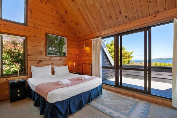 3 bedrooms, iron/ironing board, free WiFi