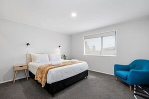 4 habitaciones, tabla de planchar con plancha y wifi gratis 