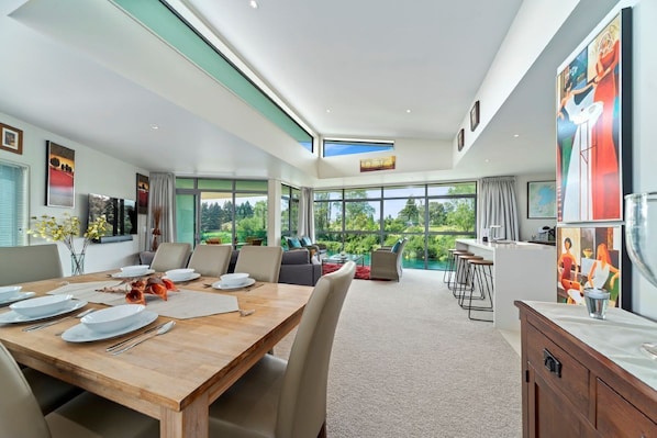 Dining - Two Views Taupo (Taupo)