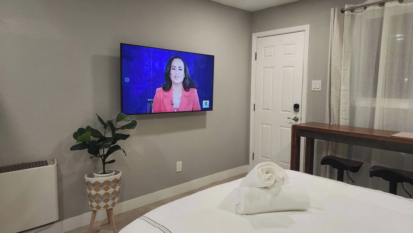 Tabla de planchar con plancha, cuna de viaje y wifi gratis 