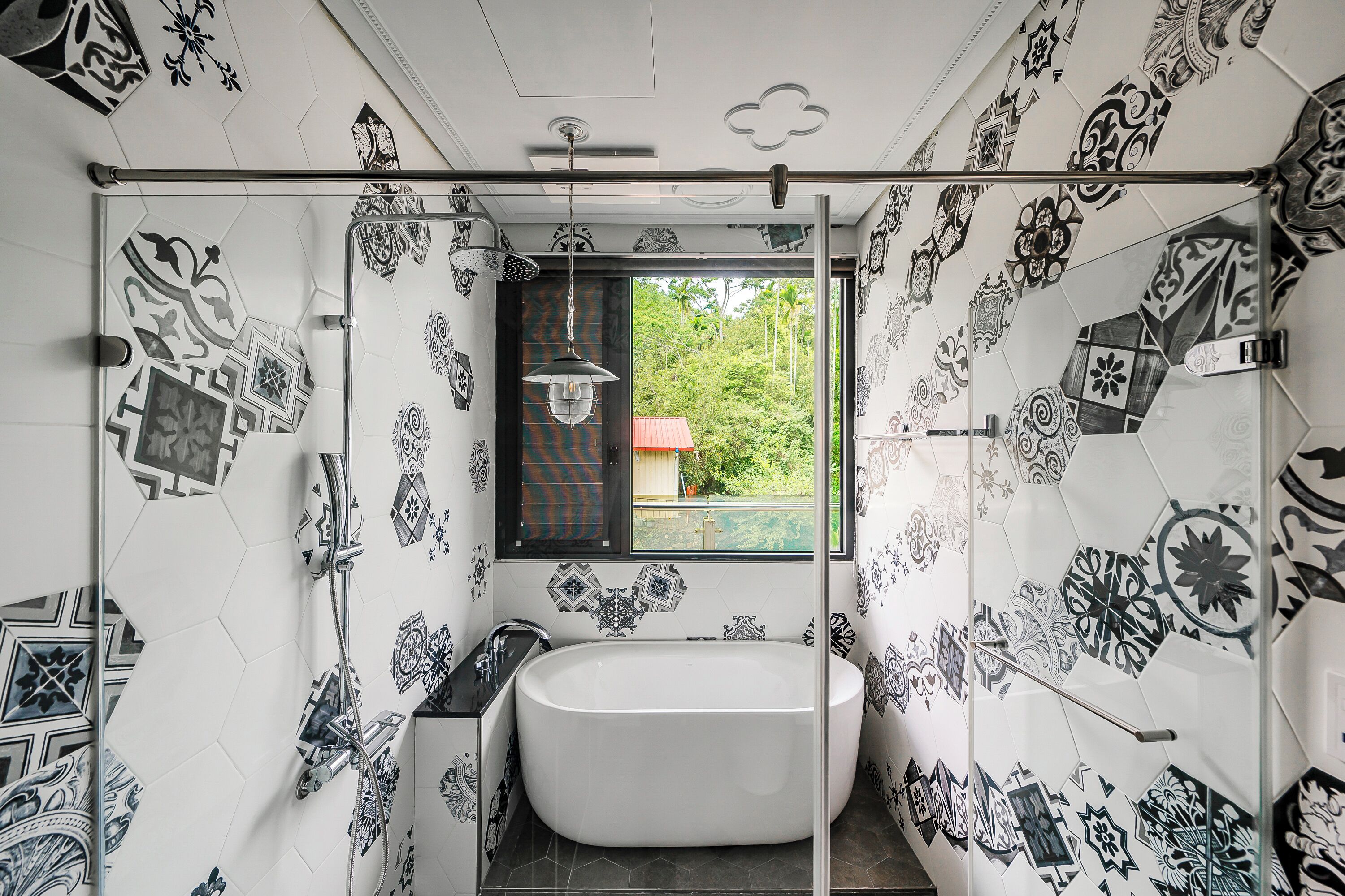 Suite Keluarga | Kamar mandi | Perlengkapan mandi gratis, pengering rambut, sandal, dan handuk