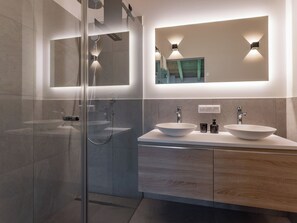 Shower - Lovely ski in-ski out chalet with a play area (Sankt Lambrecht)