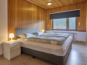 9 chambres, fer et planche à repasser, accès Internet