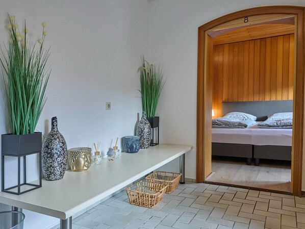 6 soverom, strykejern/-brett og internettilgang