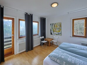 6 chambres, fer et planche à repasser, accès Internet