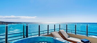 La Mar Penthouse with private hot tub