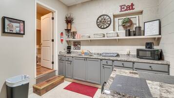 Fridge, microwave, coffee/tea maker, toaster