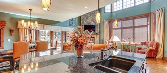 Seven Springs Resort Home: Theater Room & Grill