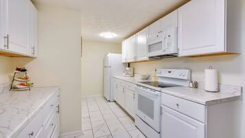 Fridge, microwave, stovetop, coffee/tea maker