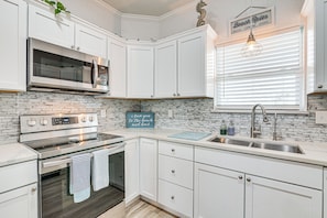 Fridge, microwave, stovetop, dishwasher