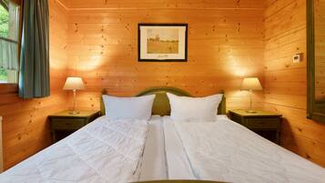 2 bedrooms, iron/ironing board, WiFi (free), bed sheets