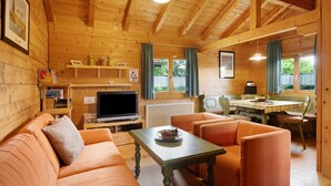 TV, bordtennis og stereoanlegg