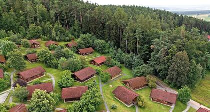 Ferienwohnung 'Blockhaus Hedwig Zwei' mit Gemeinschaftspool, privater Terrasse und WLAN