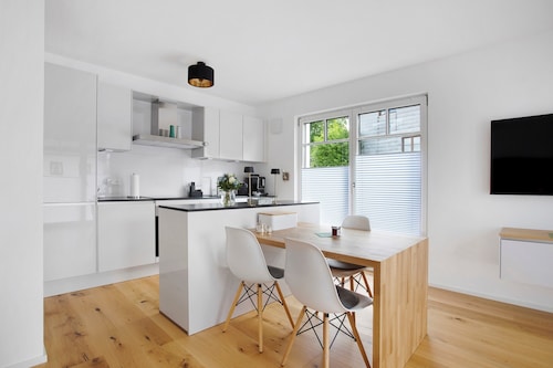 Apartment 'Design Ferienwohnung Am Chiemsee' with Private Terrace, Private Garden and Wi-Fi