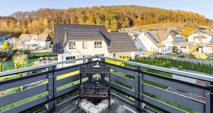 Ferienwohnung Desmecke mit Privatem Garten, Balkon und WLAN