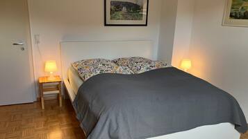 1 bedroom, desk, free WiFi, bed sheets