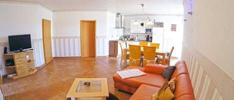 テレビ、卓球台