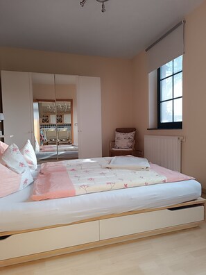 2 camere, una scrivania, Wi-Fi gratuito, lenzuola