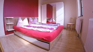 2 bedrooms, desk, free WiFi, bed sheets - Apartment 'Ferienbauernhof - Ferienwohnung 6' with Private Terrace, Private Garden and Wi-Fi (Grünow)