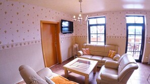 TV, tavolo da ping pong