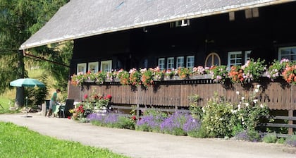 Ferienwohnung 'Kammbühlhof' mit Bergblick, privater Terrasse und WLAN