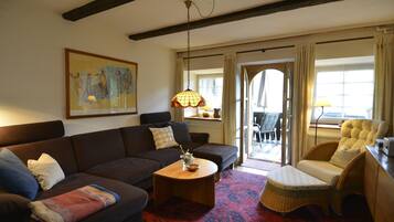 Fernseher, Kamin, DVD-Player, Stereoanlage