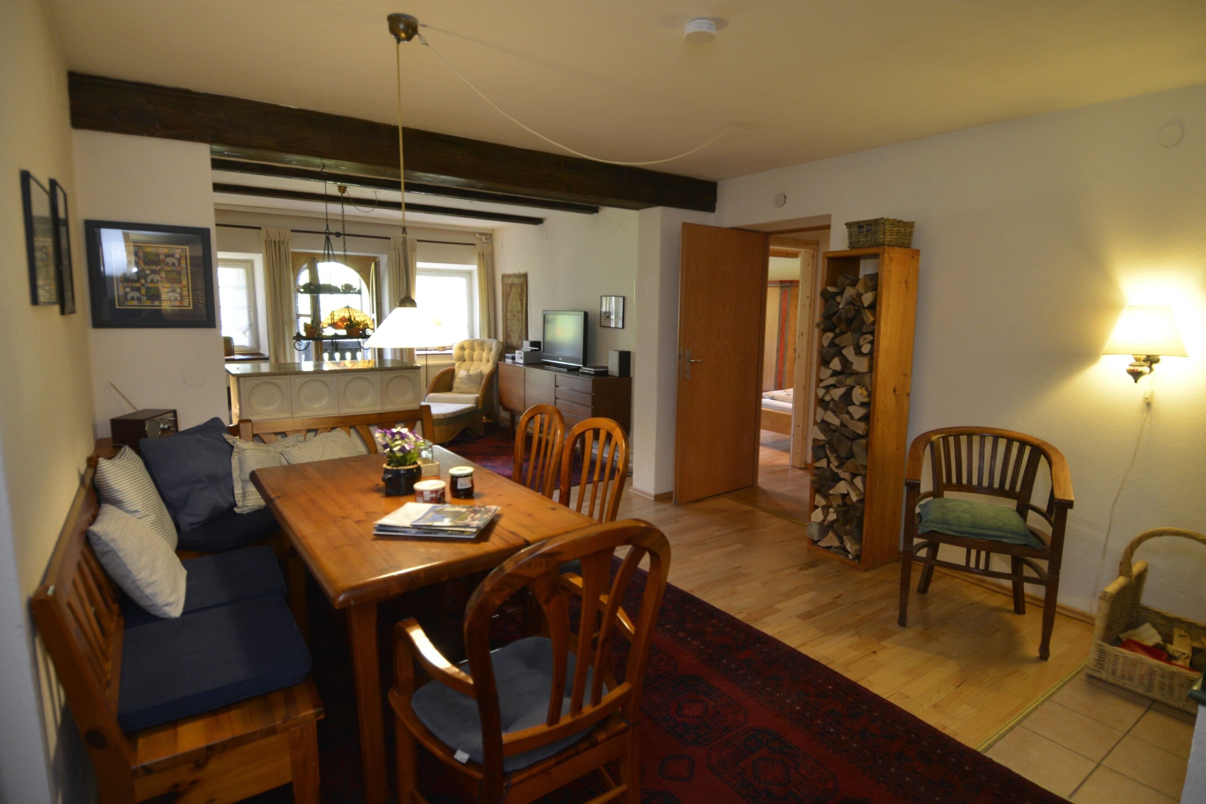 Fernseher, Kamin, DVD-Player, Stereoanlage
