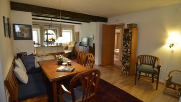 Fernseher, Kamin, DVD-Player, Stereoanlage