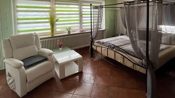 1 bedroom, free WiFi, bed sheets