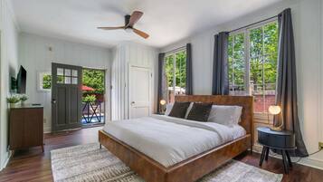 6 chambres, bureau, fer et planche à repasser, lit parapluie