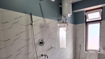 Standard Triple Room | Bathroom | Shower, rainfall showerhead, towels, soap
