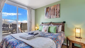 2 bedrooms, in-room safe, desk, iron/ironing board